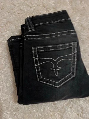 Svarta Gina jeans  - Ganska nya Jeans från Gina tricot.