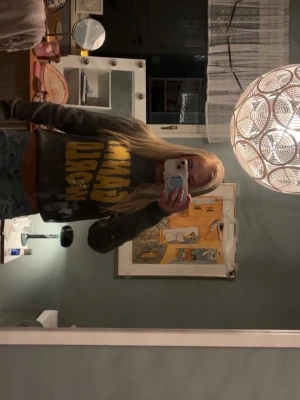 Jättesnygg Ganni tröja  - Den är i toppen skick, jättecool design💖tveka inte vid frågor !