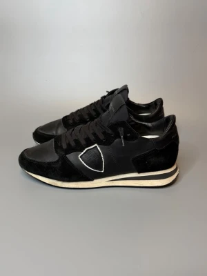 Philippe Model Skor - ‼️VI TAR INGA BYTEN‼️| Philippe Model Sneakers | Skick: 9/10 | Storlek 40 fits 41 | Tillkommer enbart skorna vid köp! | Frakt sker inom 24 timmar efter köp 📦💨 | Hör av dig vid minsta fråga eller fundering 💭