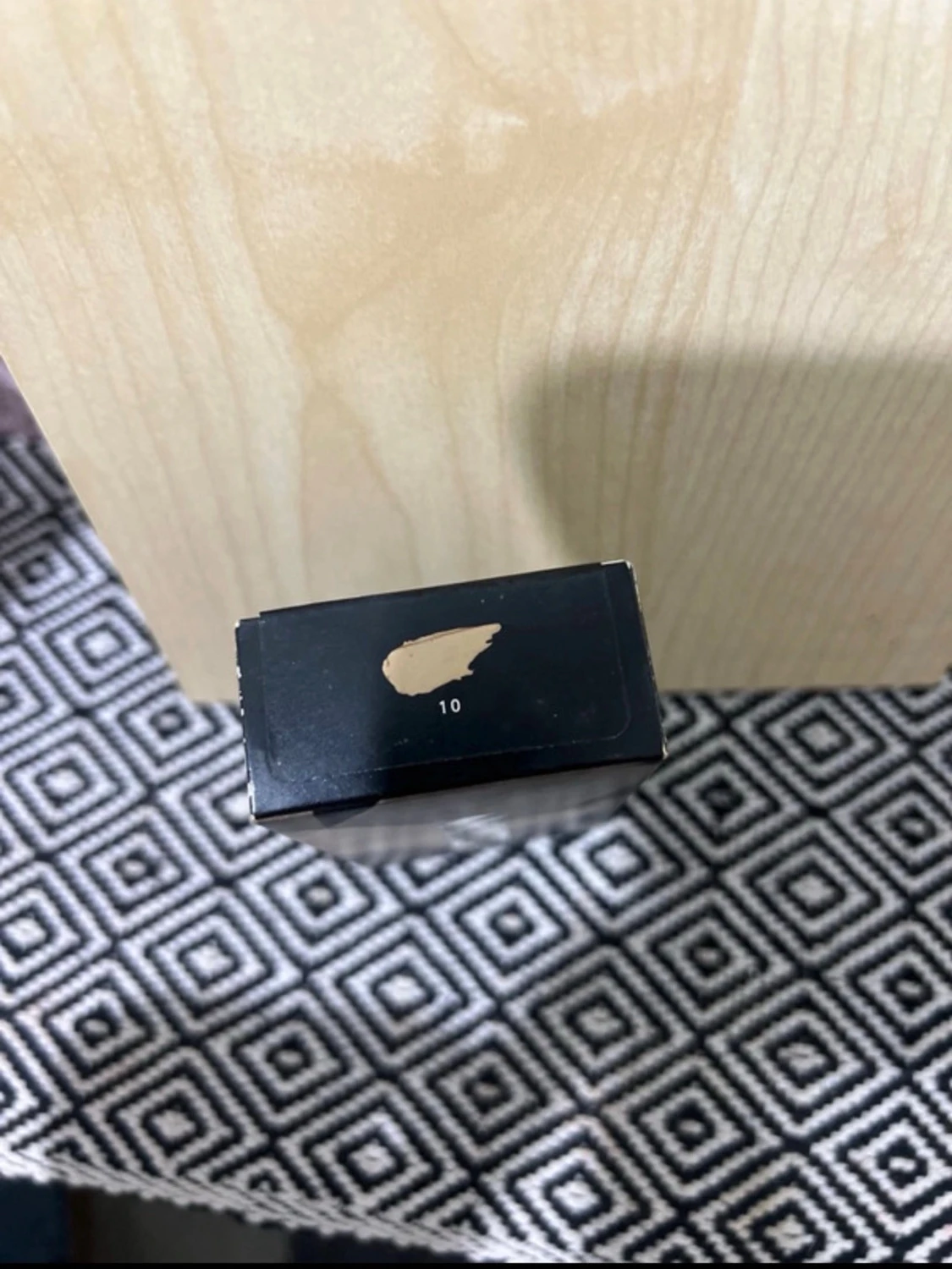 Fenty Beauty foundation nr 10 - 1