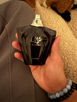 Afnan Turathi blue - Knappt använd 100ML bara ligger har rött många som jag tycker om mer. Hötte lik sospiro vabrato 