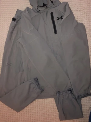 Under armour dress - Vill sälja min under armour dress. Allt är bra med den storlek M. Hör av dig vid intresse. 