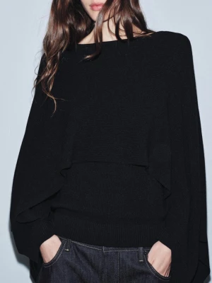 Svart cape tröja från Zara - Jätte elegant d vart cape tröja från Zara, aldrig använd! Slutsåld överallt! 