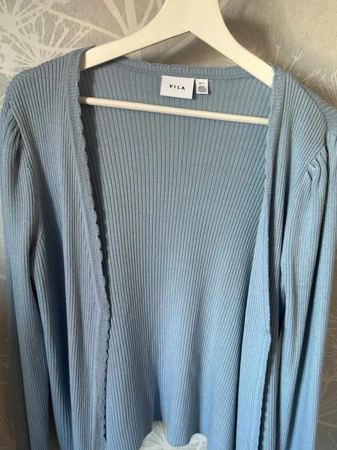 Ljusblå ribbad kofta från Vila