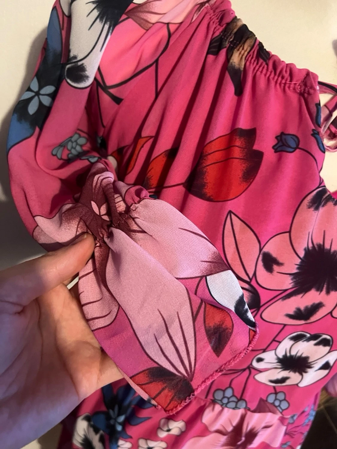 Blommig rosa kortklänning med knyt - 2