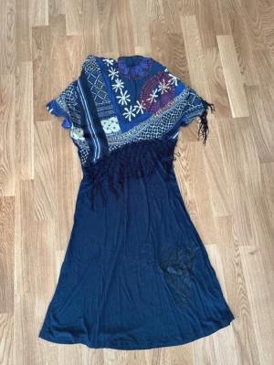 Desigual klänning  - Vintage tunika/klänning från Desigual i storlek M. Den är i fint skick, kan fraktas men köparen står för frakten 💕