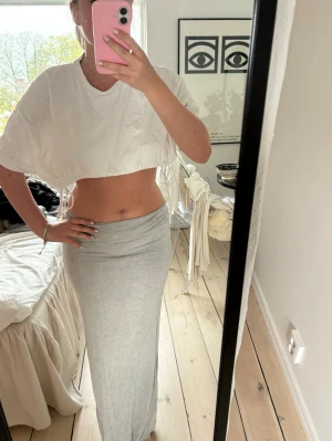 Vit cropped topp - Vit cropped top, perfekt till sommaren!🌞🌺