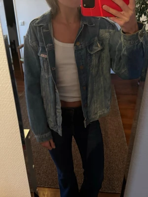 Klassisk blå jeansjacka Levi's - Lee X hm limited edition
