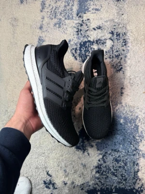 Svarta adidas ultraboost  - Storlek 45