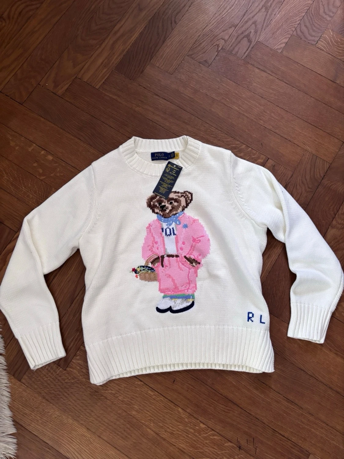 Vit stickad tröja med Polo Bear