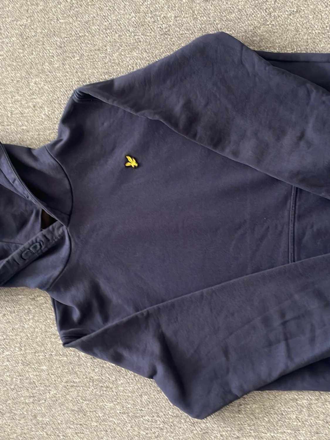 Mörkblå hoodie från Lyle & Scott - 2