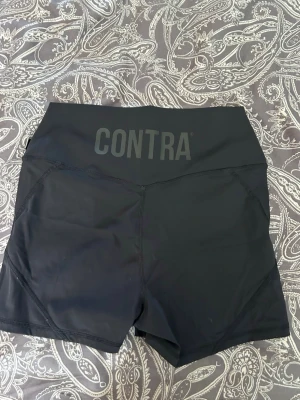 Svarta högmidjade shorts från Contra - Passar XS-S