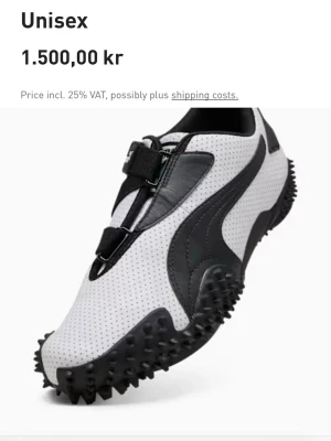 Puma svartvita sneakers med spikmönster - Unika svartvita sneakers från Puma med perforerat läder, kraftig sula med spikmönster och breda remmar över vristen. Snygg kontrast mellan svart och vitt samt ikonisk Puma-logga på sidan. Perfekt för dig som vill sticka ut med din stil.