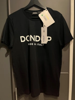 Dondup T-shirt - Dondup T-shirt, svart, Storlek S. Helt Ny!