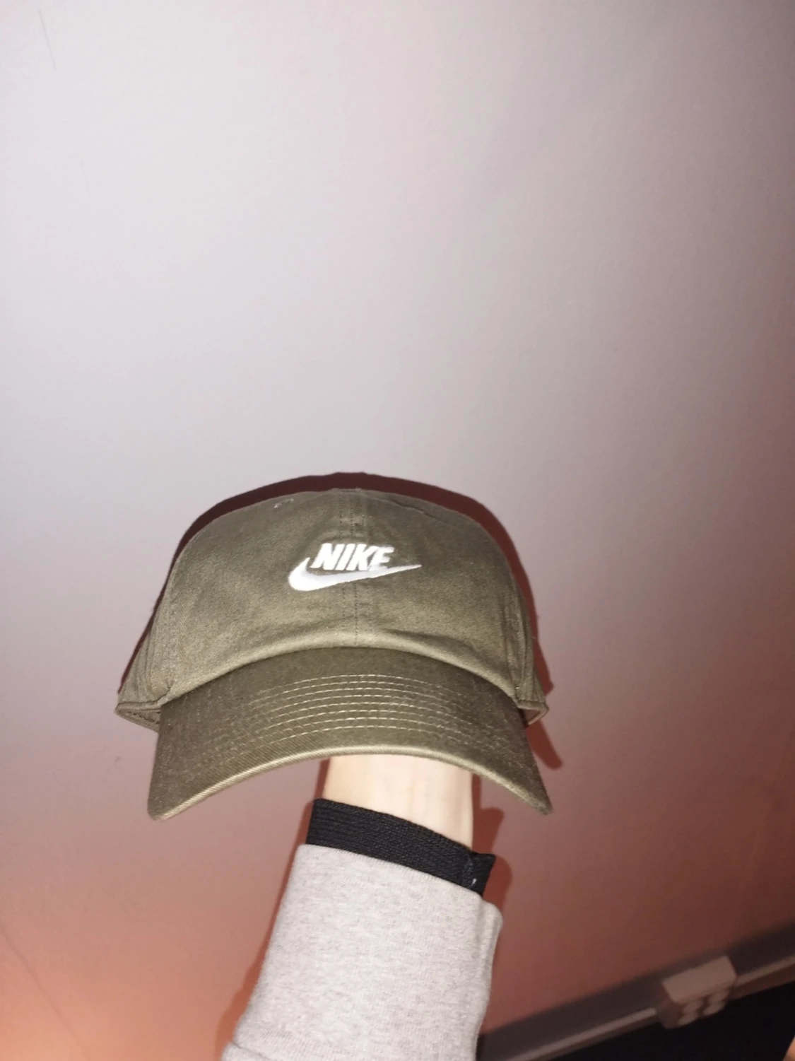 Olivgrön Nike keps med broderad logo