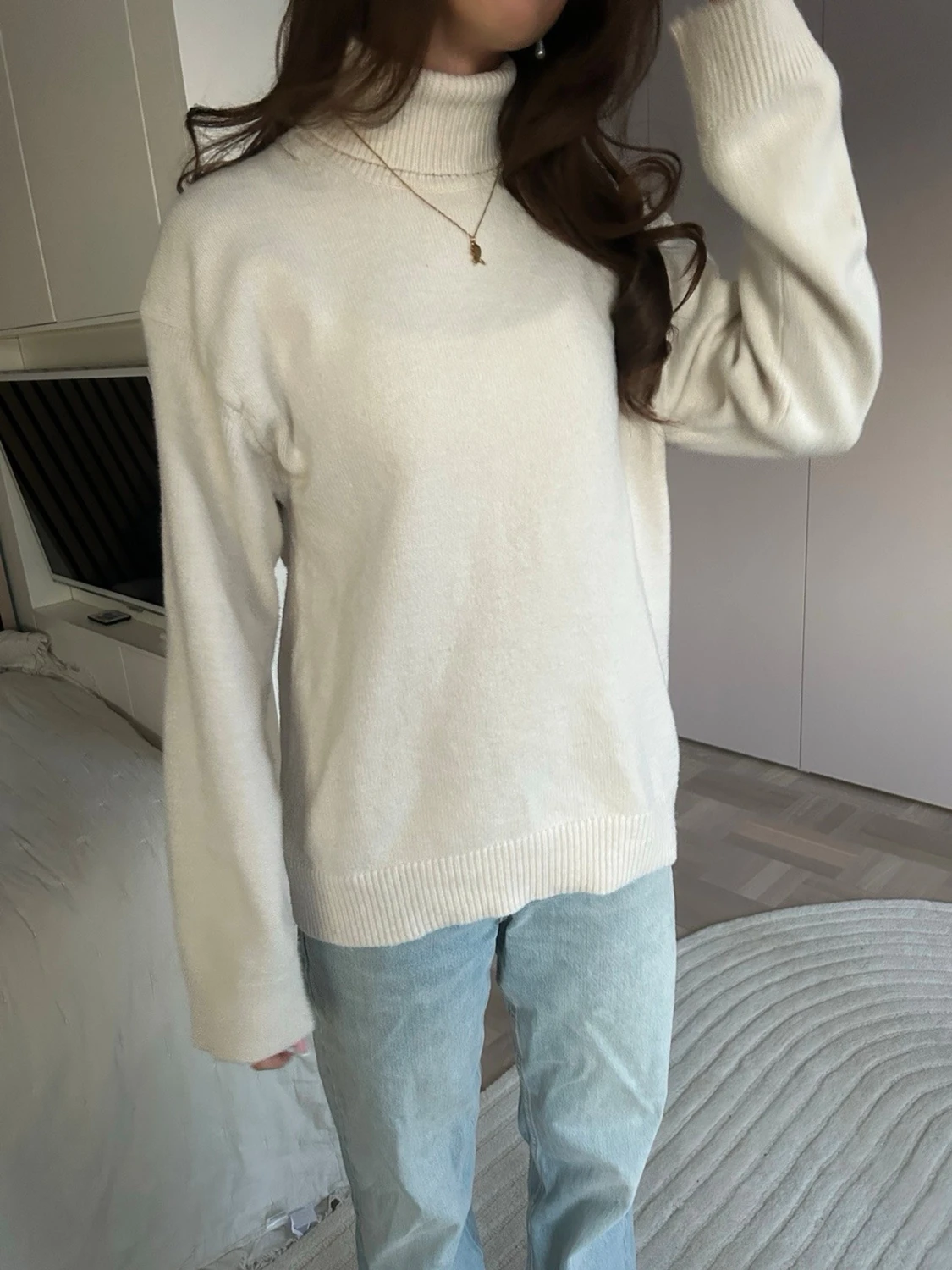 Vit polotröja i stickat material - 1