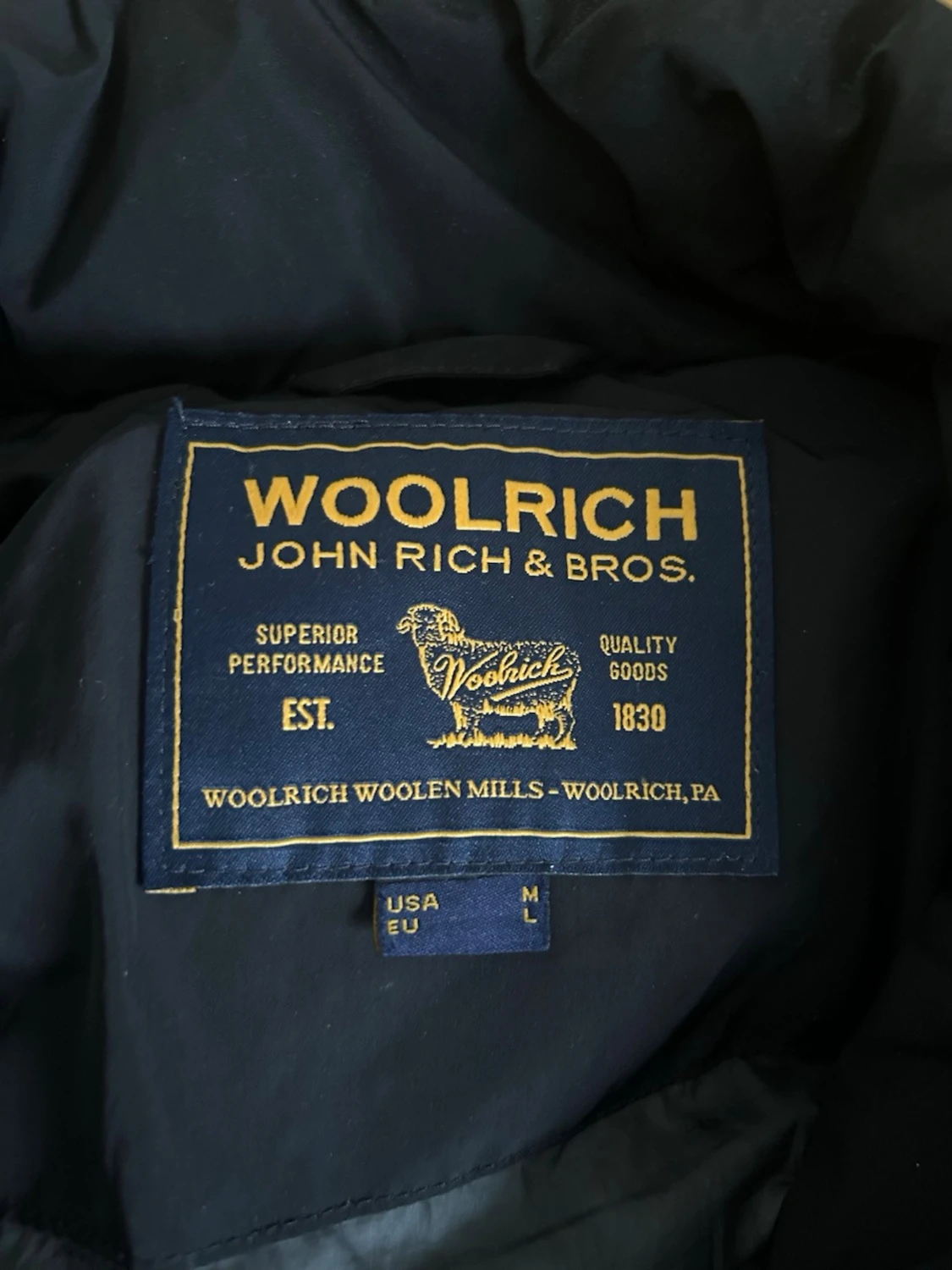 Svart dunjacka från Woolrich - 1