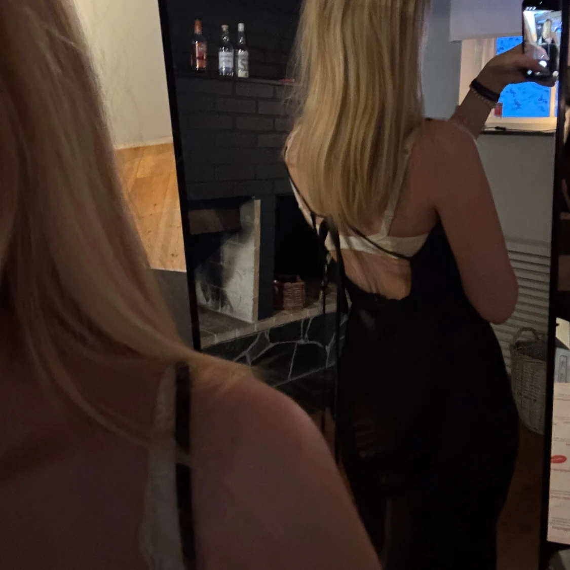 Svart långklänning i satin - 2