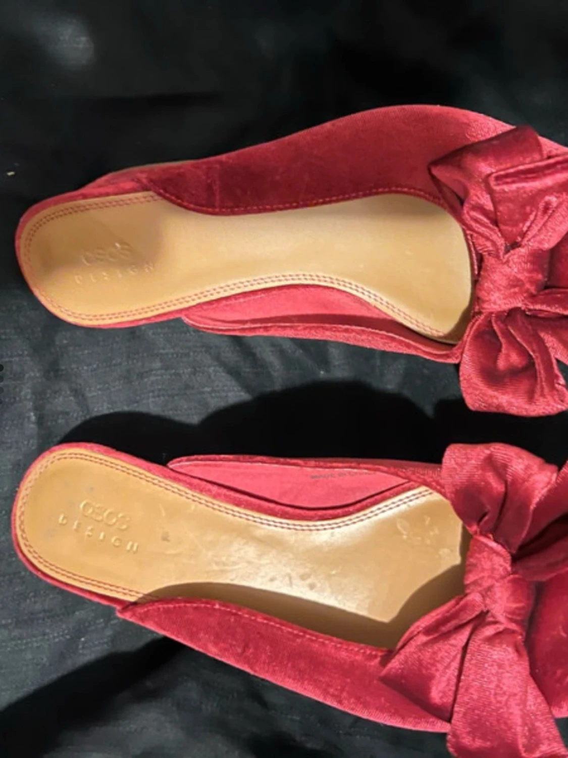 Röda ballerinaskor med rosett