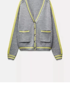 SÖKER!!Grå kofta med gula detaljer - Söker i storlek S/M, kan betala mycket 