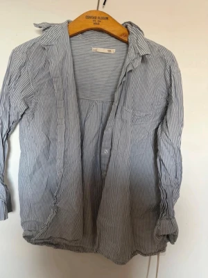 Skjorta ifrån lager 157  - Använd fåtal gånger fint skick stl S men passar M fint