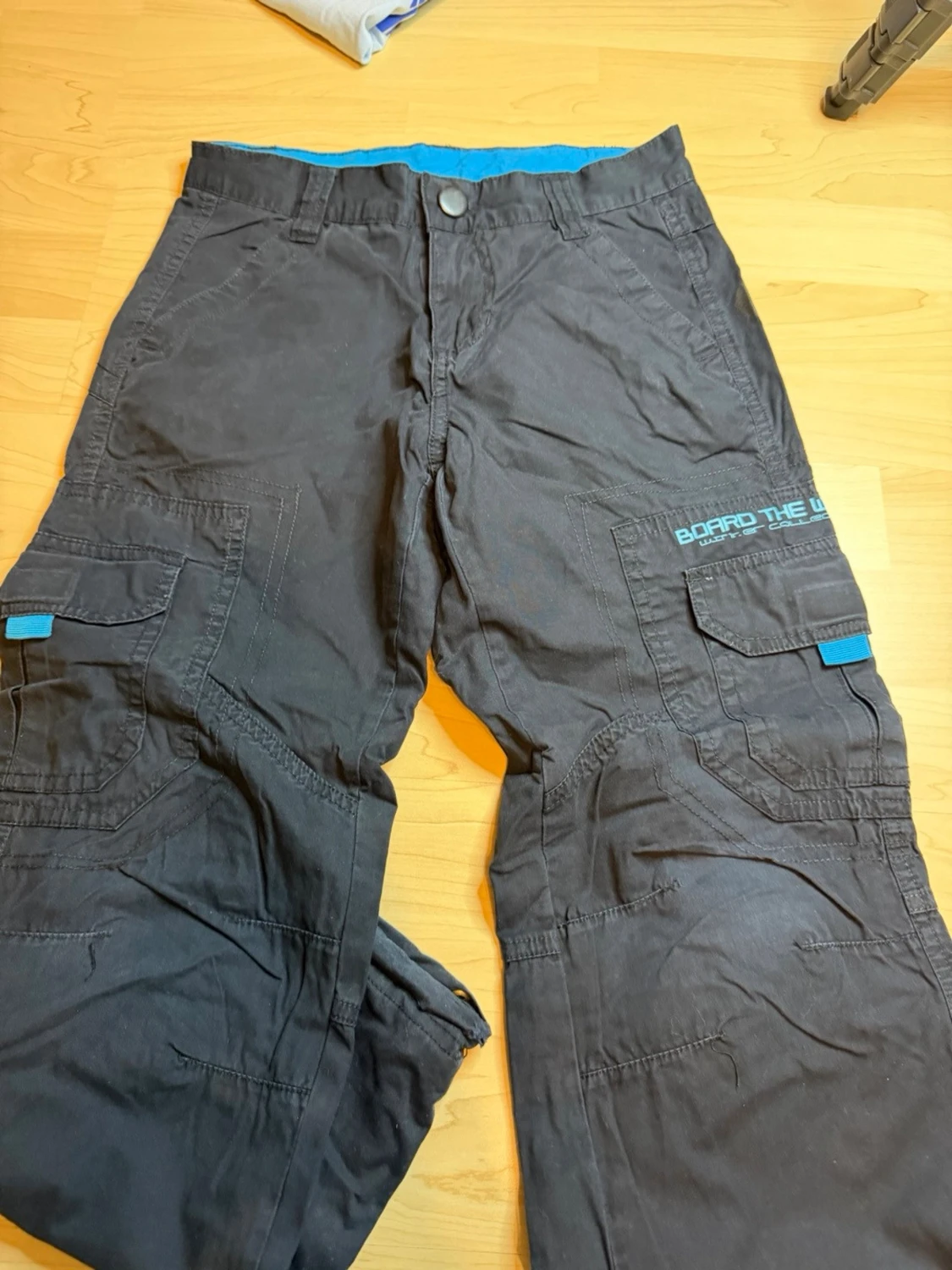 Svarta täckbyxor Board The World