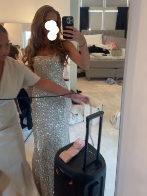 Bubbleroom balklänning  - Balklänning köpt för 1599kr i storlek s men passar de som har xs samt m med. Säljer för 999kr men kan såklart gå ner i pris. Endast använd en gång 