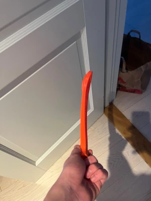 Innebandyblad unihoc Zorro hock  - Säljer nu ett Zorro blad vet ej om det är matchgodkänt. Det är i fattningen Left färgen orange och perfekt för dig som vill lära dig zorra i luften. Du får ett blad för ett lite billigare pris perfekt 