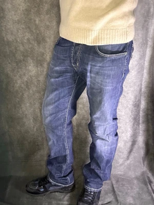 Helt nya jacob cohen straight fit jeans - Mycket fint skick | Size 33 passar 32/32  | fraktar spårbart inom 24 timmar |  för att köpa klicka ” köp nu” | vid frågor skriv ett meddelande |