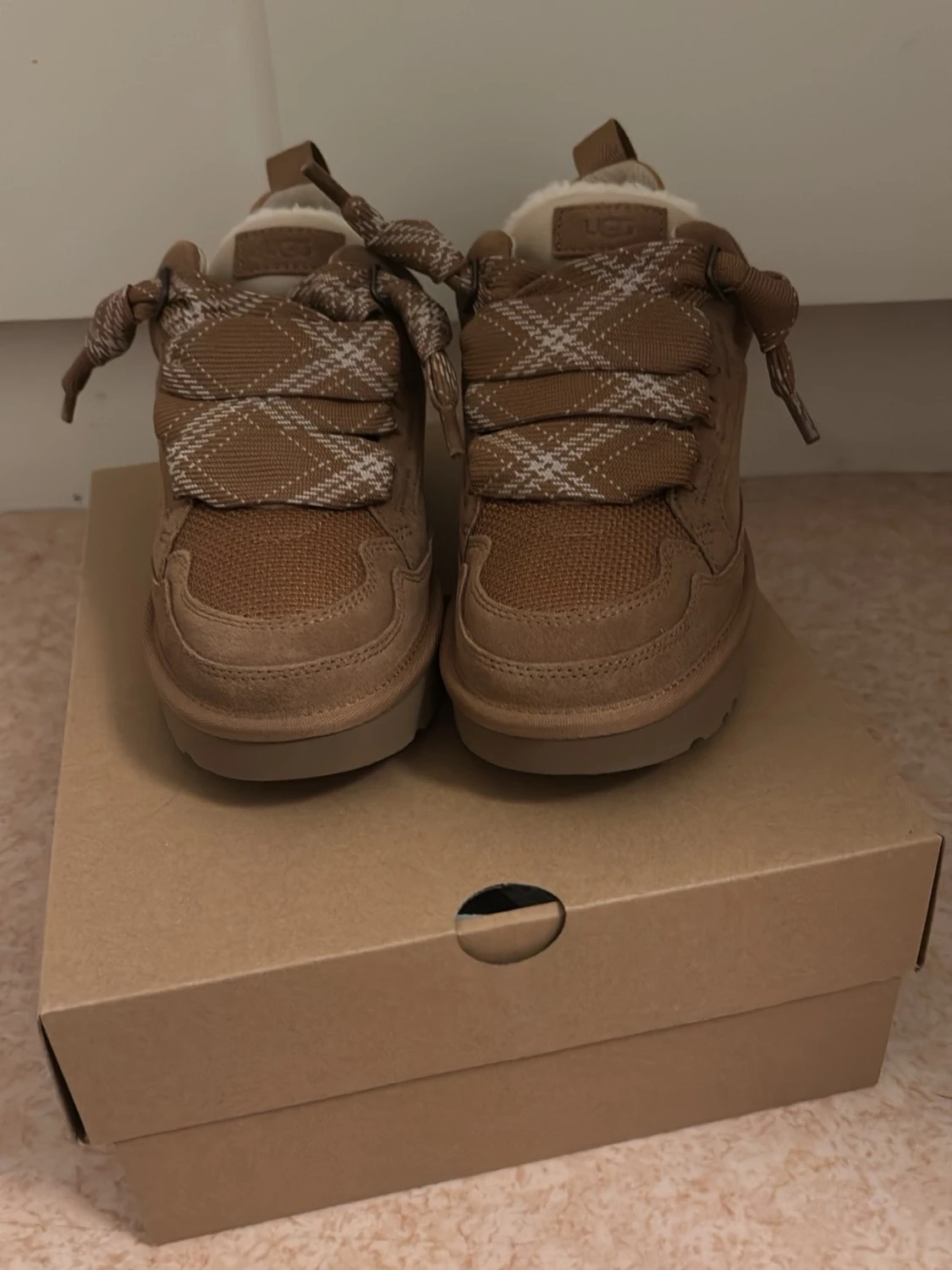 Bruna UGG sneakers med ullfoder
