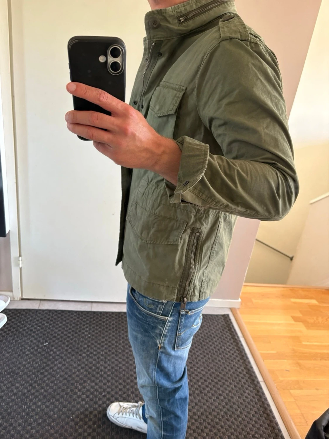 Olivgrön vindjacka med patchar - 2