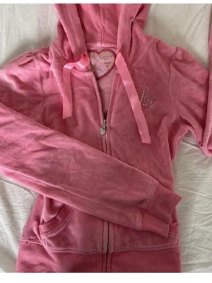 Juicy couture - Säljer juicys culture liknande kofta 😍😍