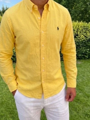 Gul Ralph lauren skjorta  - Fint skick! Strl S Hör av dig vid frågor! 