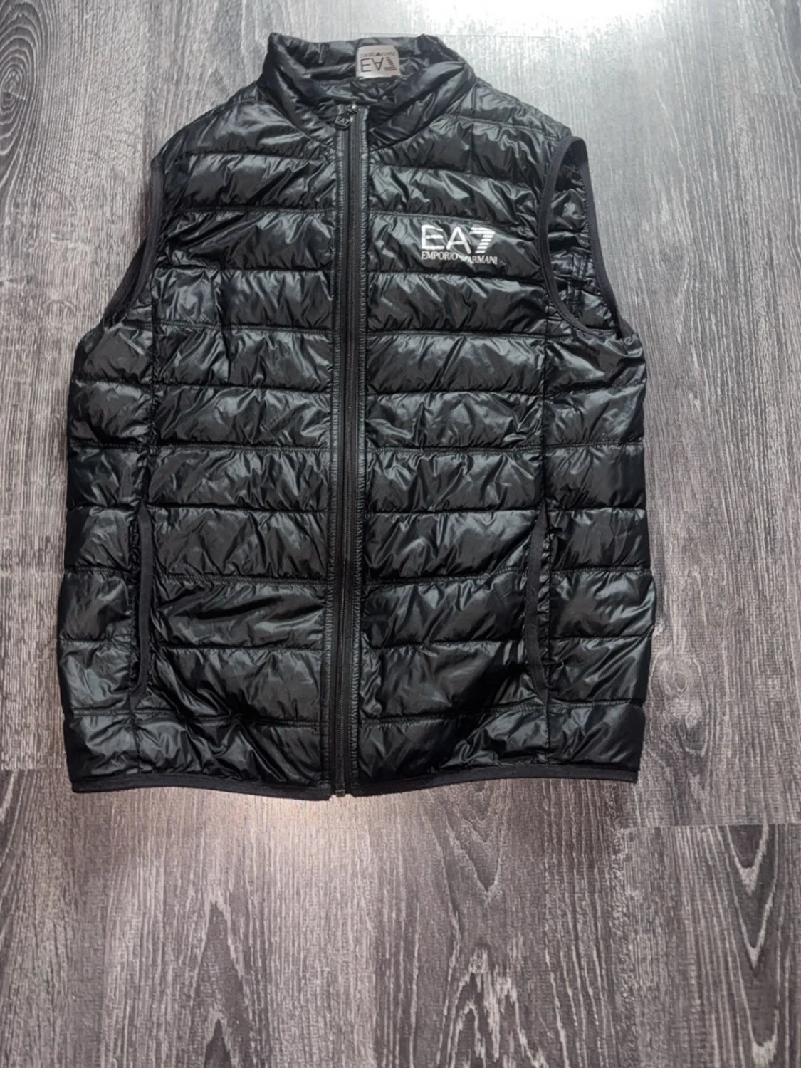 Svart dunväst från EA7 Emporio Armani