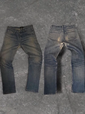 Tvär feta A.P.C jeans - Dessa jeans är ett par blåa jeans från A.P.C med tvättad design. Passar till allting och är perfekt till sommaren 🌟