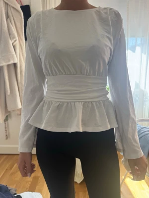 Vit söt långärmad topp💕 - stilren snygg topp från gina