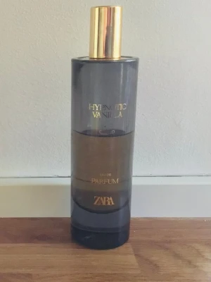 Zara Hypnotic Vanilla cloud parfym - Zara Hypnotic Vanilla cloud parfym✨️Se bild hur mycket använt 