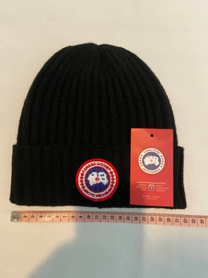 Canada Goose mössa  - Säljer en helt ny och oanvänd mössa från Canada Goose