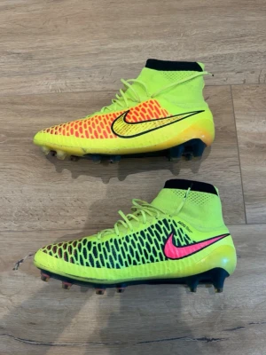 Nike Magista Obra II fotbollsskor - Säljer ett par Nike Magista Obra II i mycket bra skick. Skorna är väldigt eftertraktade och är väldigt sällsynta. 