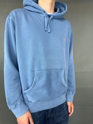 Ralph Lauren hoodie - Ralph Lauren hoodie Märke: Polo Ralph Lauren Storlek: L Passform: Lite oversize Färg: Ljusblå Skick: Bra Beskrivning: utan defekter Modellen på bilden: 183 cm / 75 kg