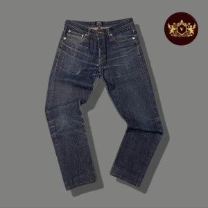 A.P.C. Raw selvedge jeans  - A.P.C. Jeans | Skick:10/10 | Nypris: 2500Kr, vårat pris endast 599Kr | Storlek 31 | Dem är raw selvedge vilket gör att dem fadear och blir fetare med tiden | Svarar gärna på era frågor och funderingar! ✌️