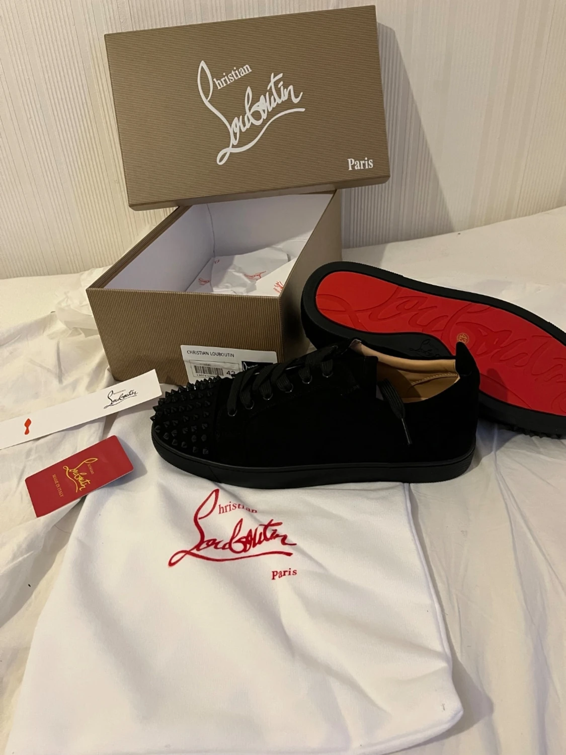 Loubs väldigt snygga storlek 43