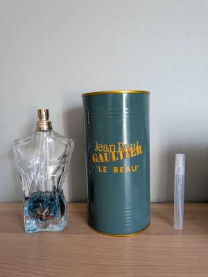 Jean Paul gaultier le beau sample - Tjena, jag säljer ett sample av Jean Paul Gaultier le beau☺️ 5ml 35kr/ 10ml 60kr/ 15ml 85kr😁 Kolla gärna min profil för mer parfym samples☺️