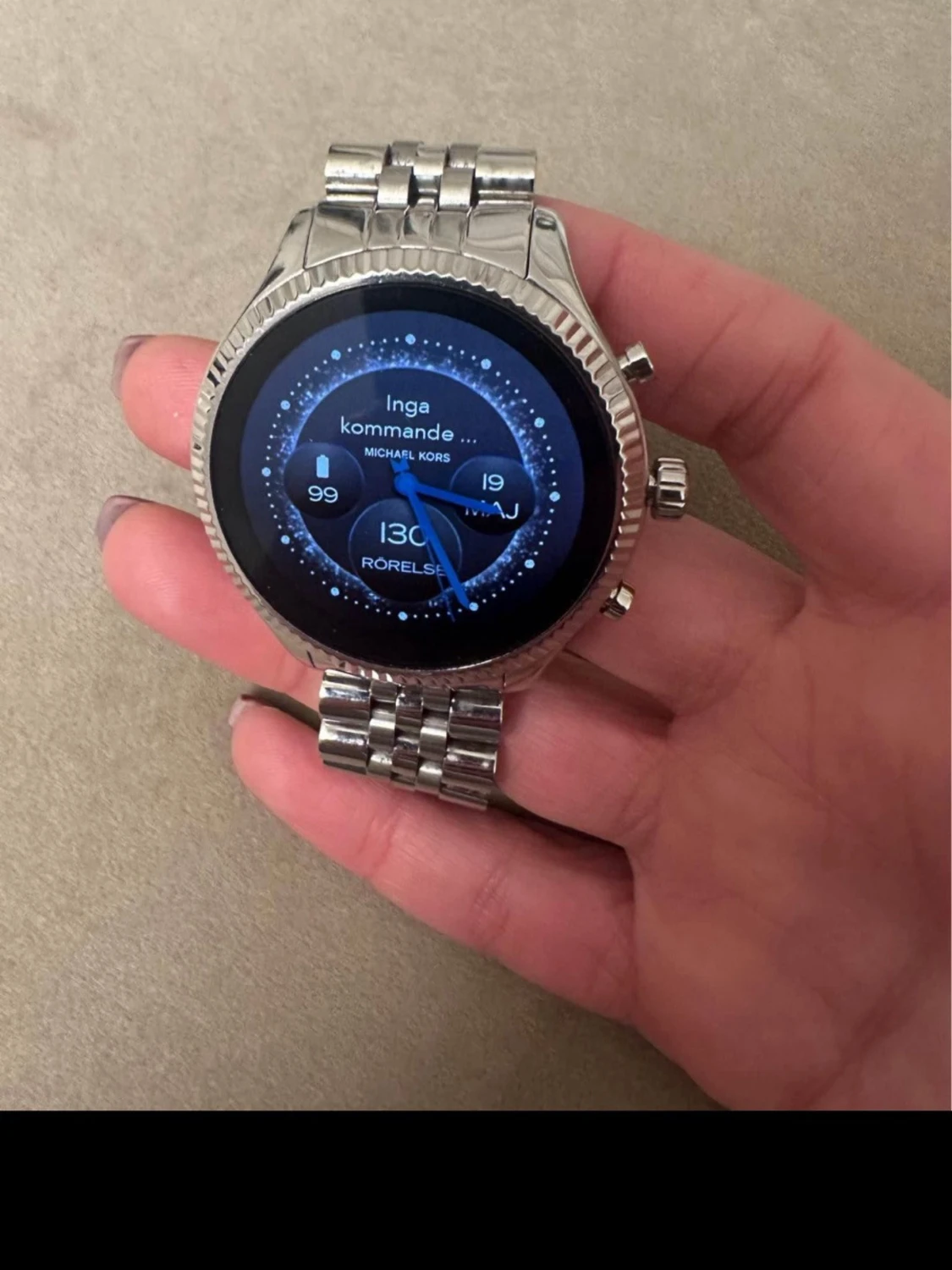 Michael Kors silverfärgad smartklocka - 2