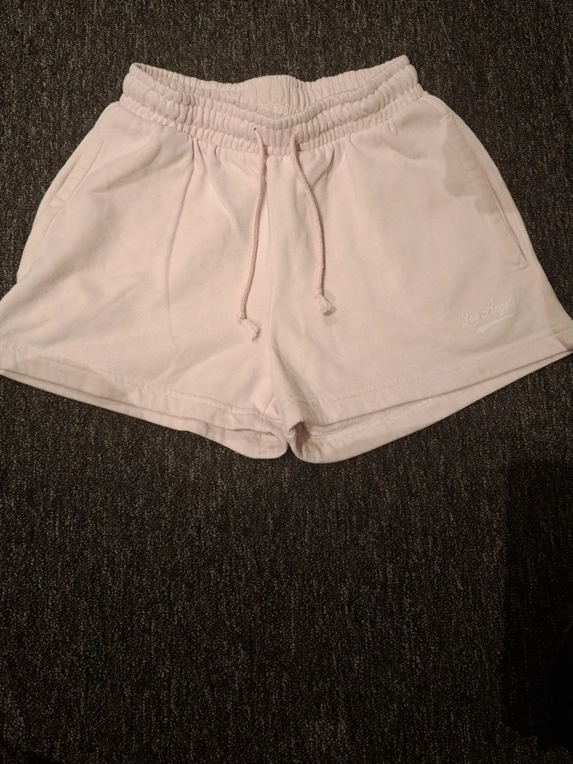 Ljusrosa shorts med Los Angeles-tryck