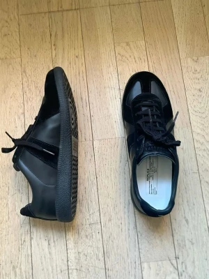Maison Margiela gats - Svarta gats har tappat bort lådan. Storlek 45 kom med bud