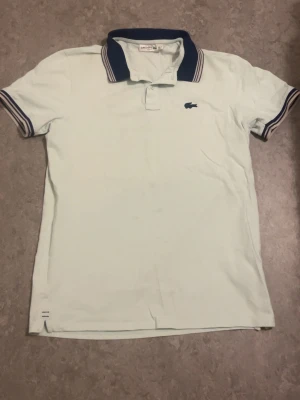 Vintage polo från Lacoste  - Ljus grön pikétröja från Lacoste, köpte den när jag thriftade I Japan. Jätte fin kvalitet 