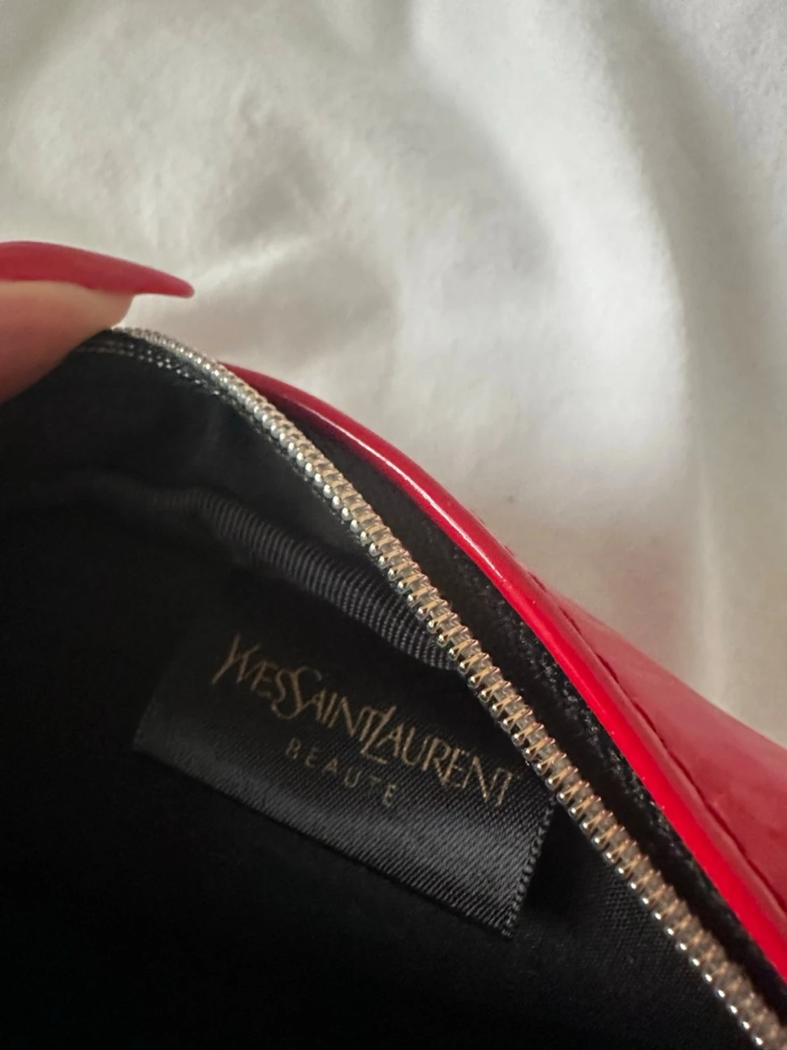 Röd necessär från YSL Beauty - 4