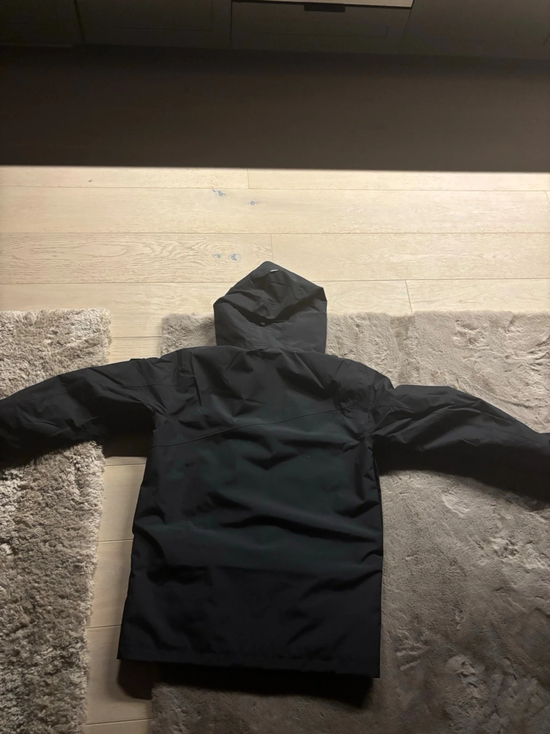 Svart jacka med huva från Dope - 1