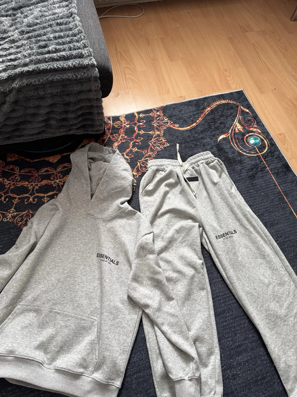 Grått Essentials Fear of God set - 1